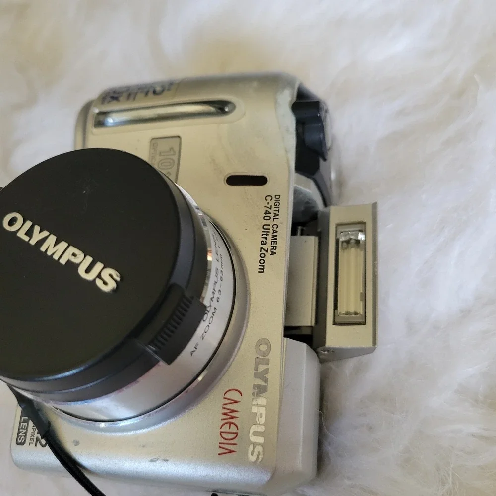 Olympus CAMEDIA C-740 Ultra Zoom 3.2MP Digital Camera Untested Turns On‎